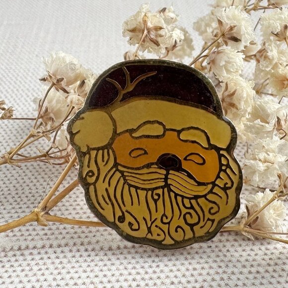 Vintage Enamel Santa Claus Pin 3/4" Gold Tone Holiday Lapel Brooch - Picture 2 of 5